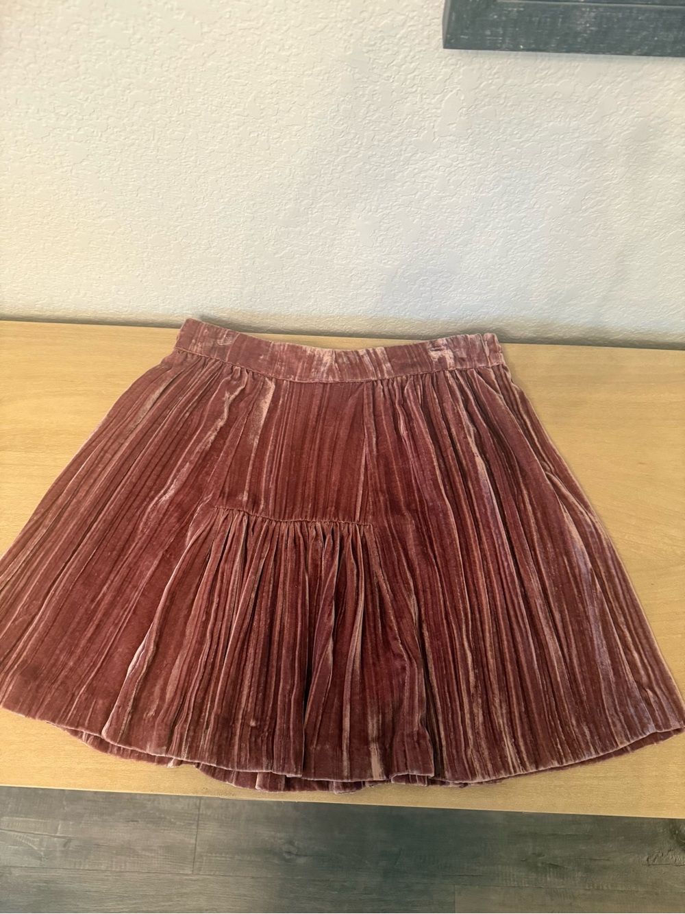 Madewell Pleated Velvet skirt in Mauve